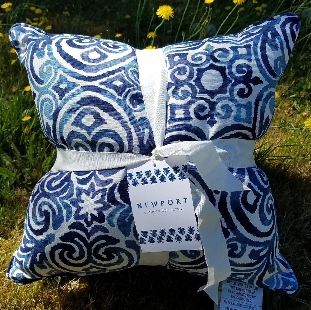 18" THROW PILLOWS FILLED CORINTHIAN 2PC SET